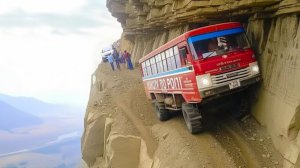 Самые опасные дороги в мире, по которым вы не захотите поехать.