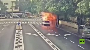 مشهد سقوط مقذوف انشطاري إيراني في تل أبيب