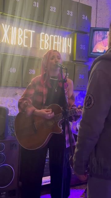 @smile_homa  поёт в баре