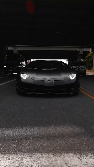 Рев двигателя: Lamborghini рассекает асфальт