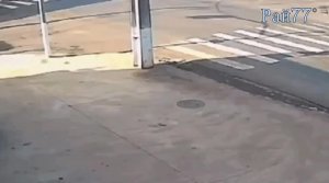 Мотоциклистка пережила наезд грузовика