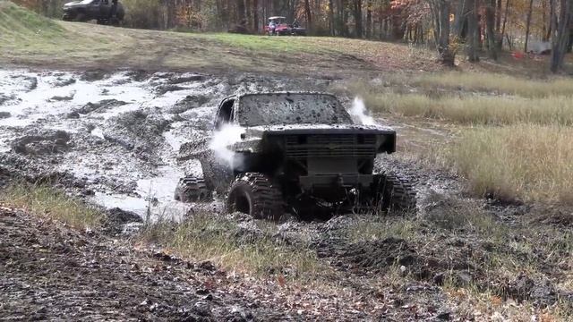 Mud Boggin The Movie! — самое длинное в мире видео с грязевыми ваннами! —