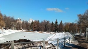 Прогулки по Москве. Зюзино. Сквер-музей Зюзинской волости на Перекопском пруду.