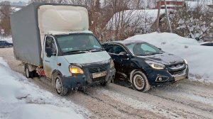 ДИЧЬ ТВОРИТСЯ НА ОБЪЕЗДЕ ПРОБКИ! Люди пытаются заехать в гору