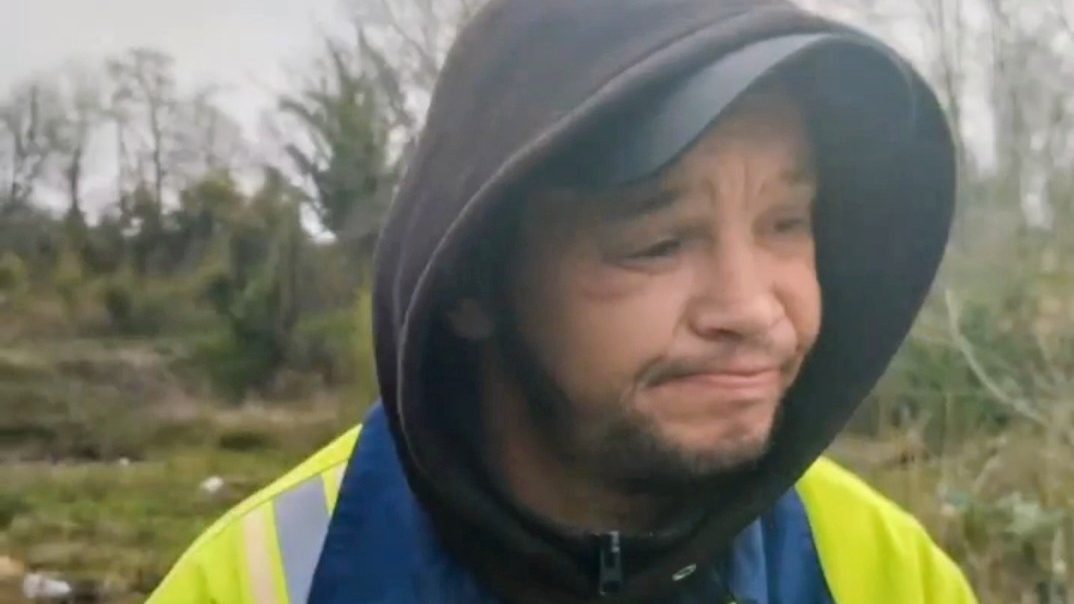 К НАМ ЕДЕТ ОМОН /БЕЗДОМНЫЕ АЛЕУТЫ В СОЧИ #бомжи #бездомные #алеуты