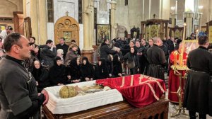 Отпевание патриарха Илии II началось в Тбилиси