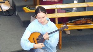 Возвожу очи мои к горам. Игра на домре.