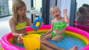 СОФУНЬЯ ШАЛУНЬЯ - СОФИЯ И НИКА И НОВЫЙ БАССЕЙН НА БАЛОНЕ.