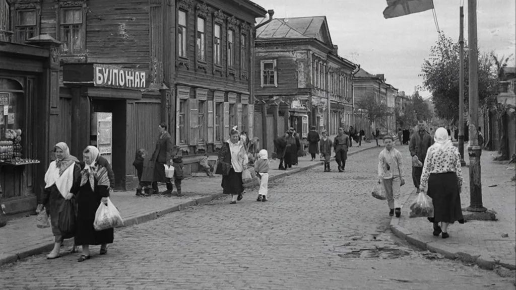 Год разлуки, сплошного горя, забот друг о друге, страданий, одиночества...