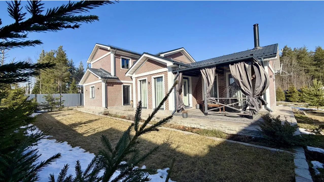 Шикарный коттедж 250м² в д. Бобровое смотреть онлайн