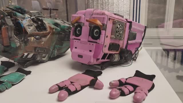 Голова Робогозина, переселятор сознания и рубка космофуры на выставке в музее Яндекса