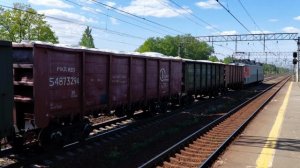 Прощальный стук колес на 2 часа: ВЛ10 с грузом покидает платформу "Ижоры"