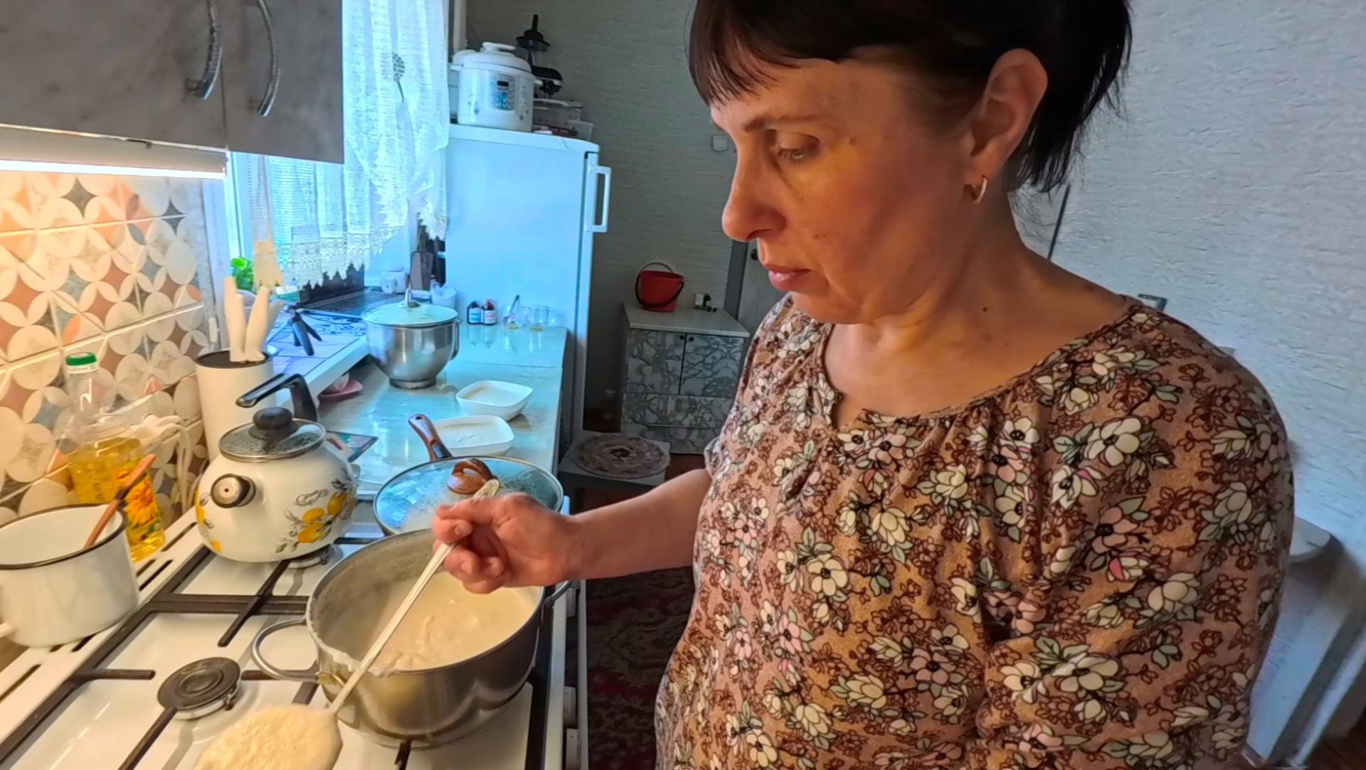 Ничего не поделать.. Хлопочу на кухне смотреть онлайн