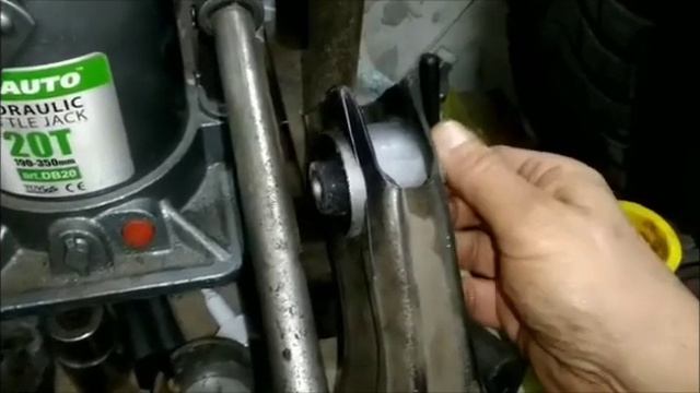 Замена сайлентблоков задней подвески Hyundai Santa Fe 2012