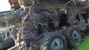 оформление забора на  даче скульптуры из  арт бетона. страна Вихляндия