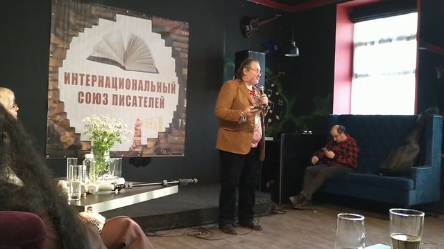 Стихотворение Андрея Вознесенского читает Андрей Щербак-Жуков. 1000025308.mp4 смотреть онлайн