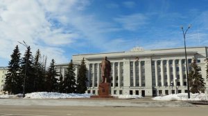 Ленин (Театральная площадь, Киров)