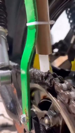 Я никогда не встречал такой смазки для цепи.