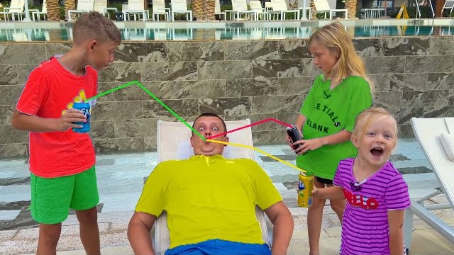 СОФУНЬЯ ШАЛУНЬЯ - СОФИЯ И НИКА И НАПИТКИ ДЛЯ ПАПЫ.