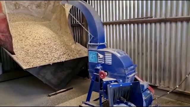 Рубительная машина (измельчитель древесины ИД-600 с бензиновым двигателем