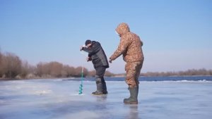 РЫБАЛКА С ЖЕНОЙ! ПОСЛЕДНИЙ ЛЁД НА РЕКЕ! Завершение зимней рыбалки 2026