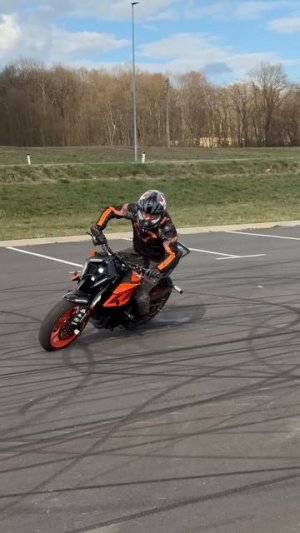 Дрифт на KTM 990 Duke