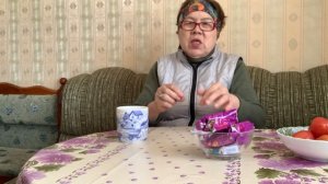 Мои тюльпаны взошли. Снега еще много.сварила курам, на улице.