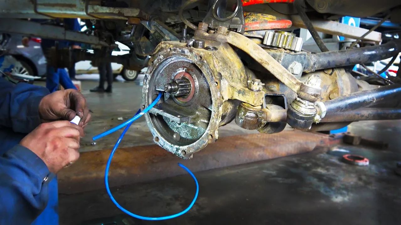 НЕПРУХА! Дырявим военный мост УАЗ под подкачку. Ошиблись с дисками и пружинами!