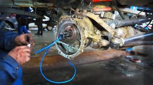 НЕПРУХА! Дырявим военный мост УАЗ под подкачку. Ошиблись с дисками и пружинами!