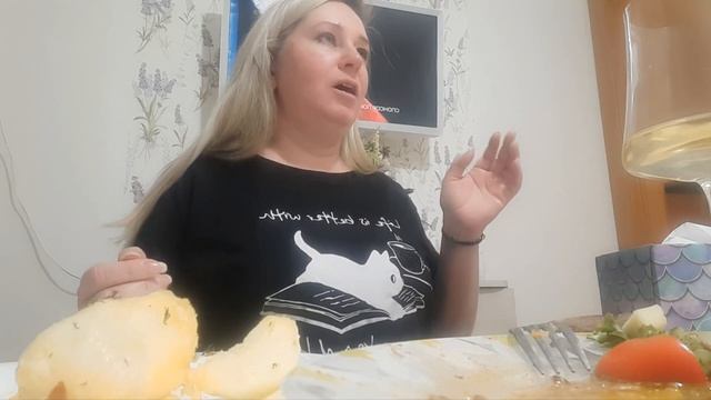 С девчонками посидели винишко попили.Видео архив