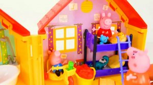 Свинка ПеПа переезжает новый игрушечный домик в этом обучающем видео для детей!