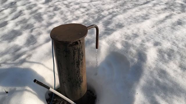 Запустил скважину. Прокачал. Осталось обеззаразить хлоркой. Подготовка к сезону продолжается.