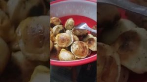 Ем пельмени