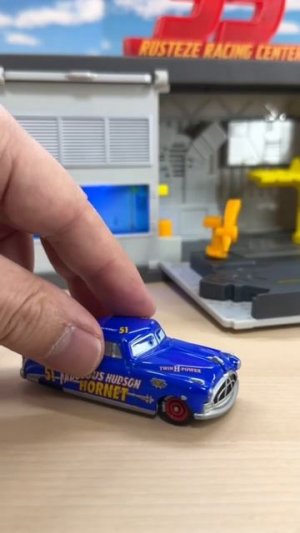 Машинки Tomica меняют цвета на красивые!