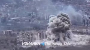 Авиаудары ВКС бомбамиФАБ-3000 с УМПК по складу дронов в Константиновке, ДНР !!!