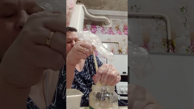 СЦЕЖИВАЮ ДЕРЕВЕНСКИЕ СЛИВКИ!!!!!? смотреть онлайн