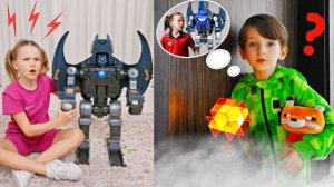 Что Это за Звук? Малыш Алекс Встречает Смешных Монстров в Темноте