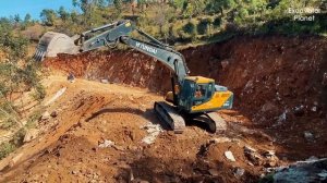 World’s Riskiest Mountain Road Construction with Excavator