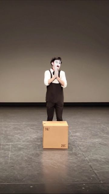 Мим и его загадочная коробка #мим #театр #искусство