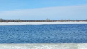 Река Кама просыпается...