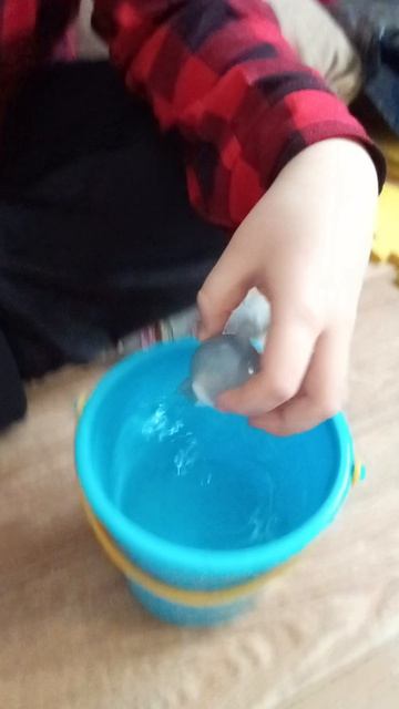 Привет это я Ева сегодня ко мне пришла лп я с ней поиграла потом ушла