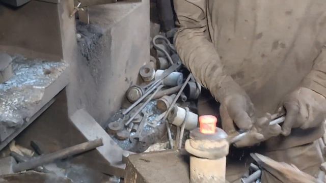 Болты из металлолома. Пакистан