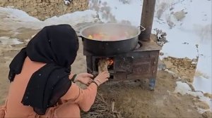 Шесть  месяцев холода и снега.