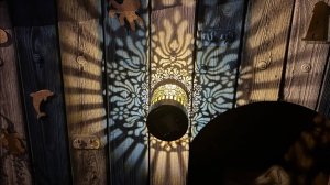 Очень симпатичный фонарик на солнечной батарее.