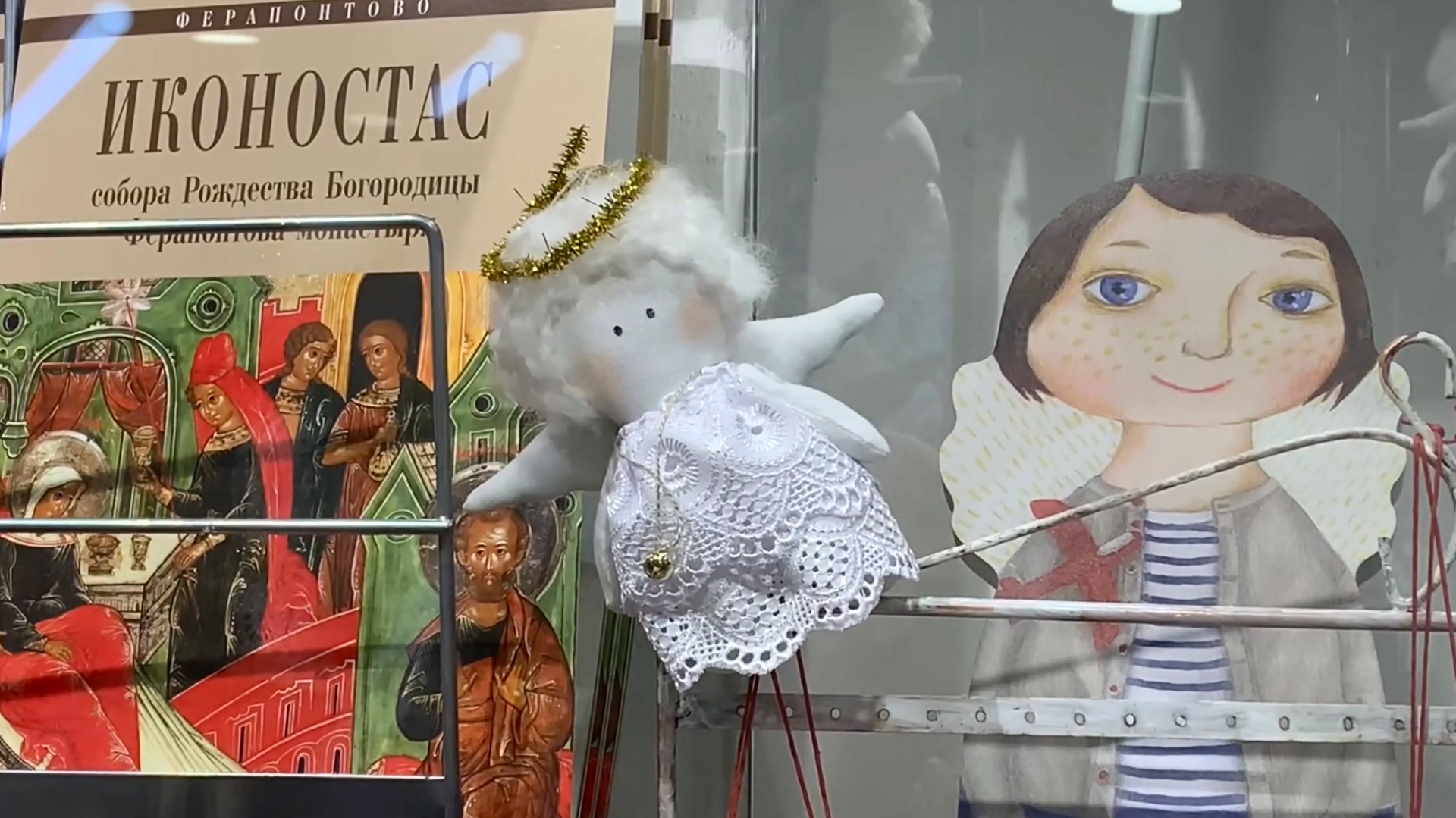 Сувенирная лавка в трапезной палате Введенского храма Кирилло-Белозерского монастыря Вологодская обл