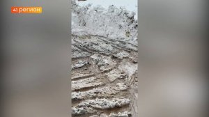 БОЛЬШИЕ СУГРОБЫ – БОЛЬШАЯ РАСПУТИЦА: НИ ПРОЙТИ, НИ ПРОЕХАТЬ В ТЕРМАЛЬНОМ ЕЛИЗОВСКОГО РАЙОНА