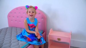 Настя и папа играют в сюжетные игры