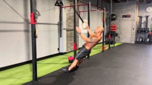 Тяга на кольцах одной рукой со скручиванием / Single Arm Ring Row & Reach