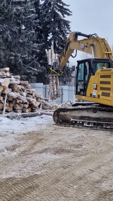 Бревнозахват в работе #спецтехника #экскаватор #бревнозахват #грейфер