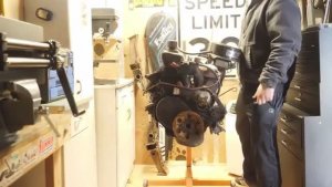 Поломка двигателя Plymouth barracuda 1965 года выпуска 1965 Plymouth barracuda engine teardown